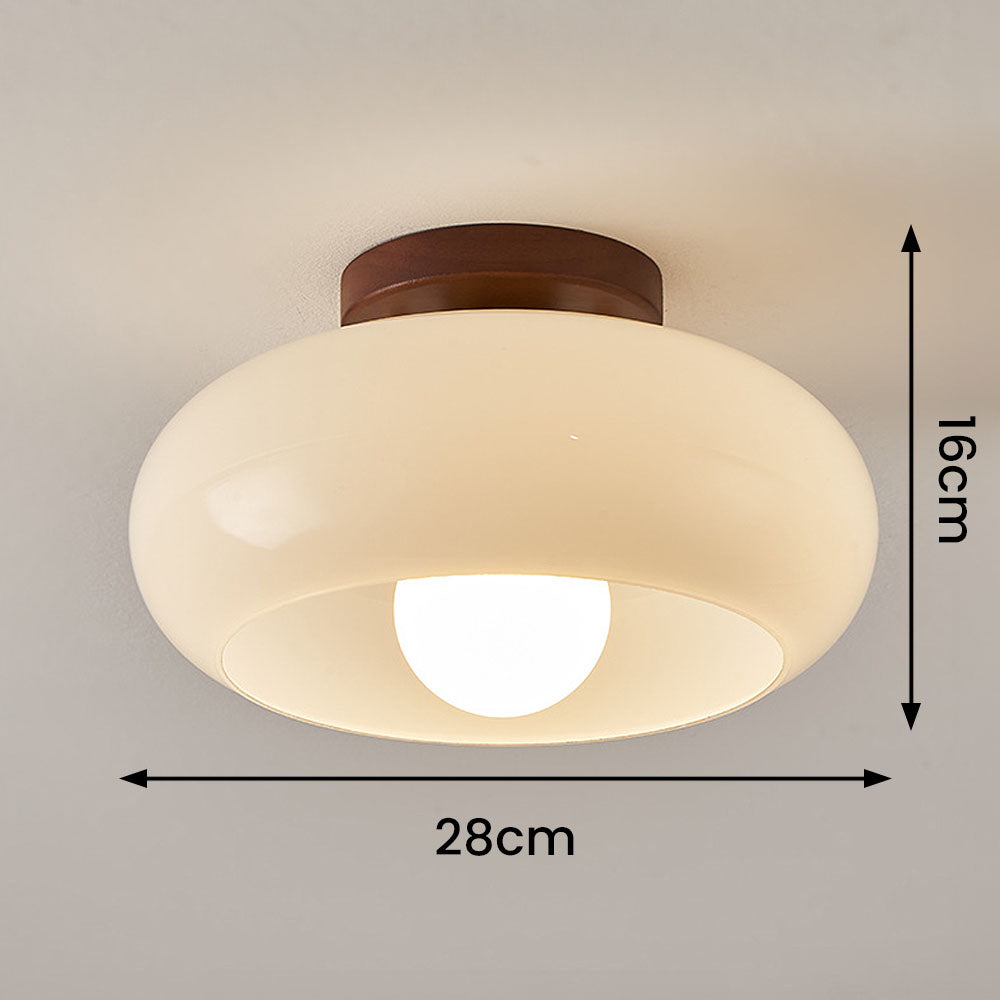 "Hvit vintage taklampe med klassiske detaljer, kompakt design for gang, D20cm, sprer varmt lys."
