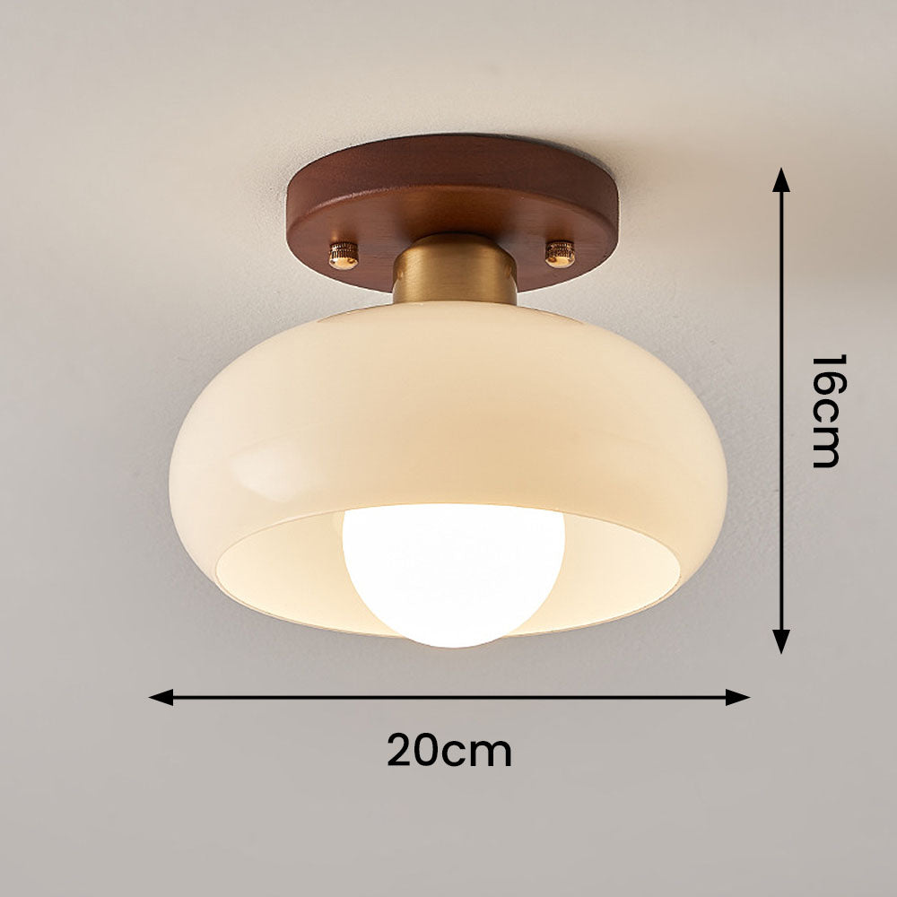 "Hvit vintage taklampe med klassiske detaljer, kompakt design for gang, D20cm, sprer varmt lys."