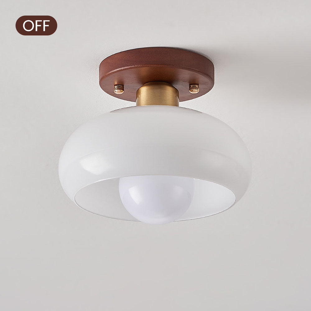 "Hvit vintage taklampe med klassiske detaljer, kompakt design for gang, D20cm, sprer varmt lys."