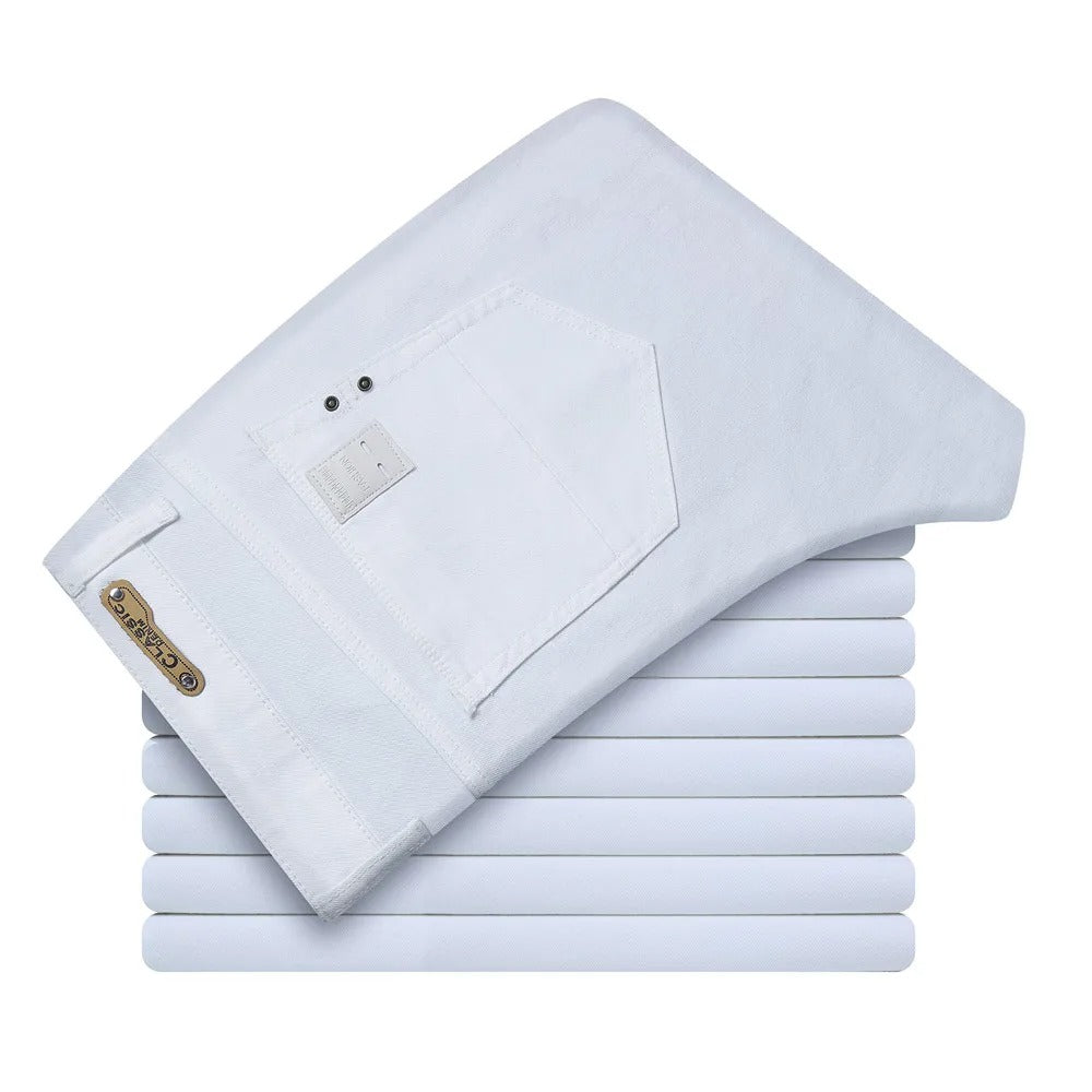 Casual hvite slim fit bukser for menn, kombinerer moderne design med overlegen komfort.