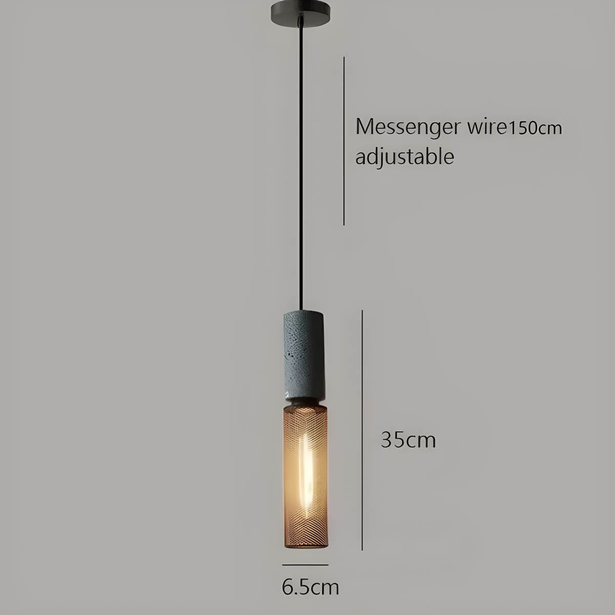 Industriell pendellampe i betong og jern med moderne design, tilfører stil og eleganse til ethvert rom.