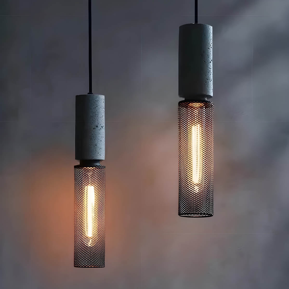 Industriell pendellampe i betong og jern med moderne design, tilfører stil og eleganse til ethvert rom.