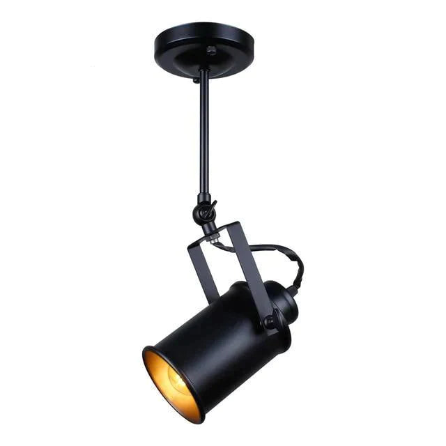 "Industriell taklampe med svart metallskjerm. Elegant vintage og moderne stil. Robust metall for holdbarhet."