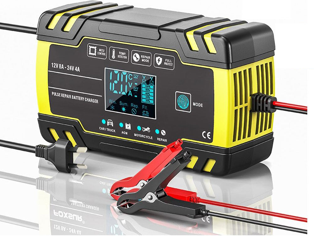 Intelligent 12V/24V batterilader med LCD touchskjerm, avanserte sikkerhetsfunksjoner og slankt design for kjøretøy.