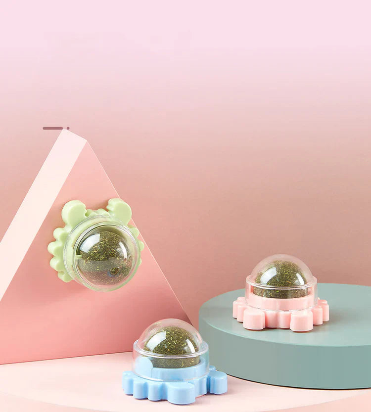 Nærbilde av krabbeformet kattemynteball, naturlig og trygg katteleke.