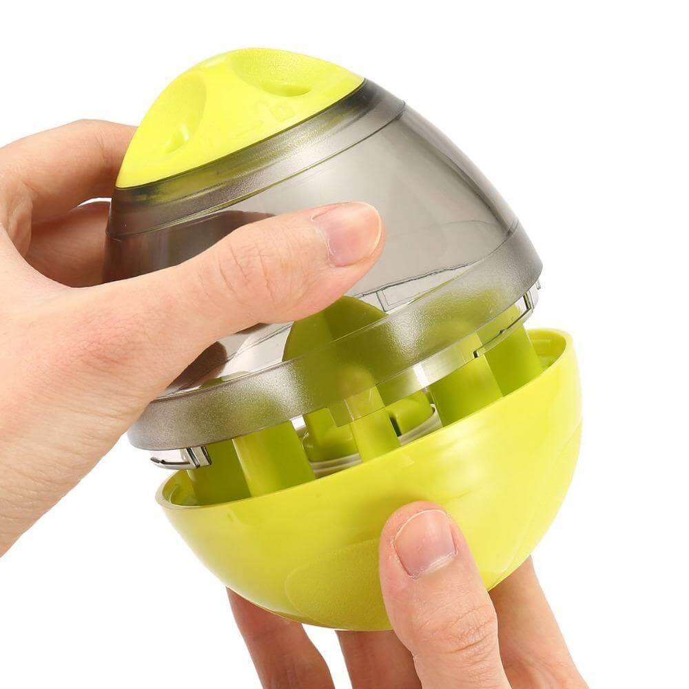 Hundetilbehør: Stimulerende slow feeder ball for hunder, ideell for utfordrende lek.