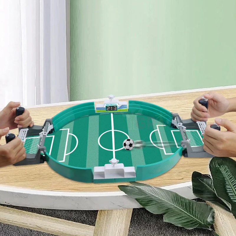 "Interaktivt fotballspill for barn; familievennlig, trygt materiale, fargerikt design, morsom og lærerik lek for hele familie