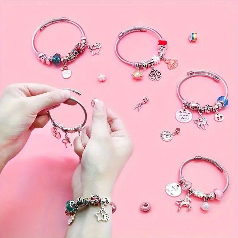 Jenters perlesett for armbånd, perfekt for barnegave og håndverkslek. Trygge materialer.