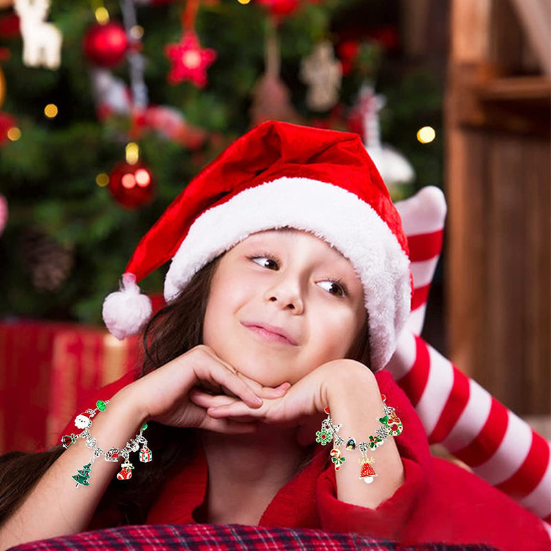 "Julekalender med armbåndsett: 24 dagers nedtelling, inkluderer perler og anheng for å lage et unikt, personlig armbånd."