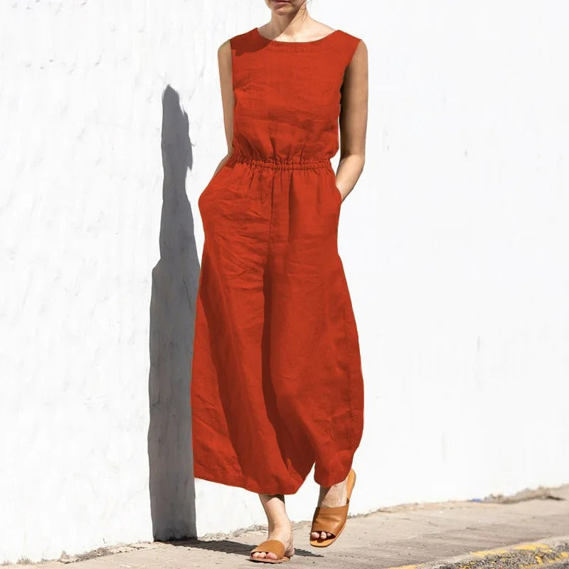 Elegant ermeløs jumpsuit til dame, med komfortabel vid passform og flatterende høy midje-design.