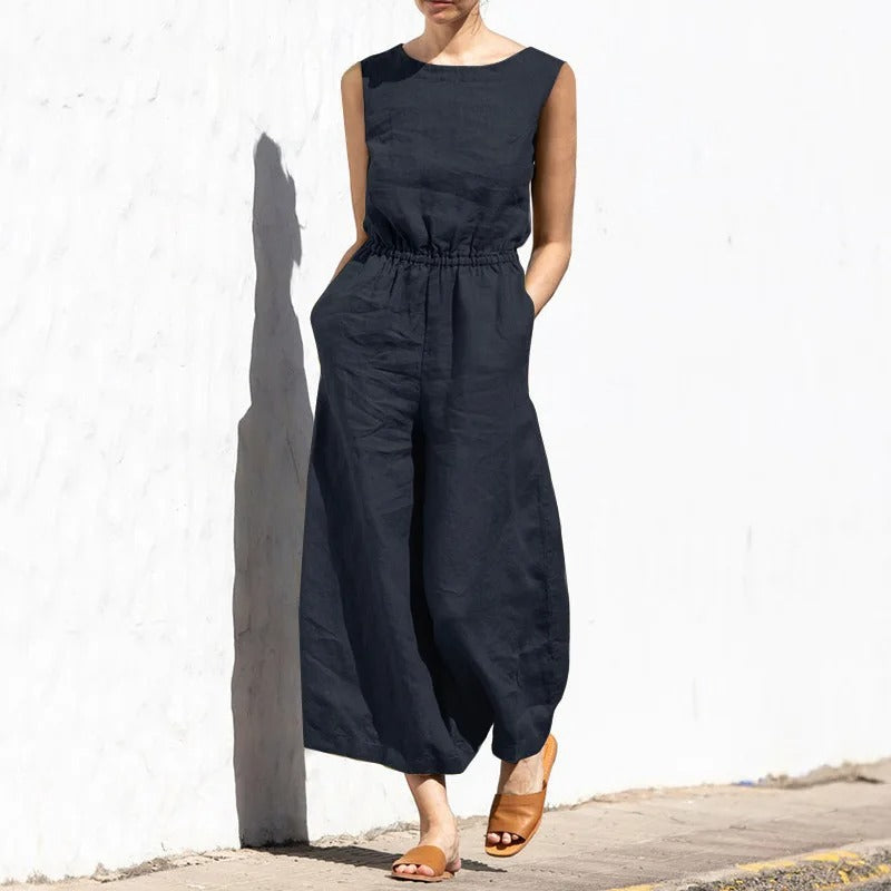 Komfortabel dame jumpsuit designet med høy midje og løs passform for bevegelsesfrihet og stil.