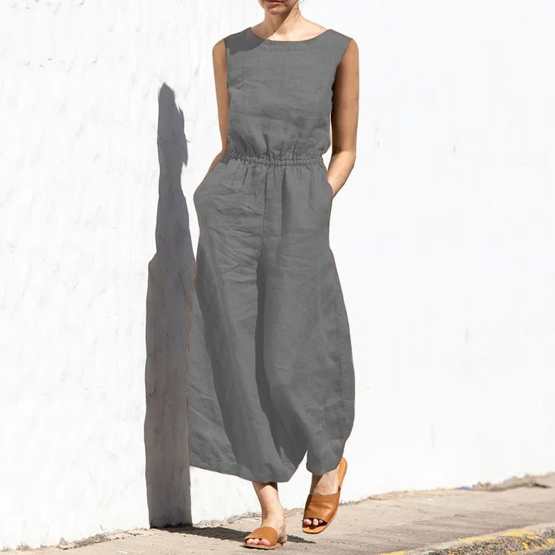 Stilig dame jumpsuit med smigrende høy midje og trendy vide ben, flott for både hverdag og fest.
