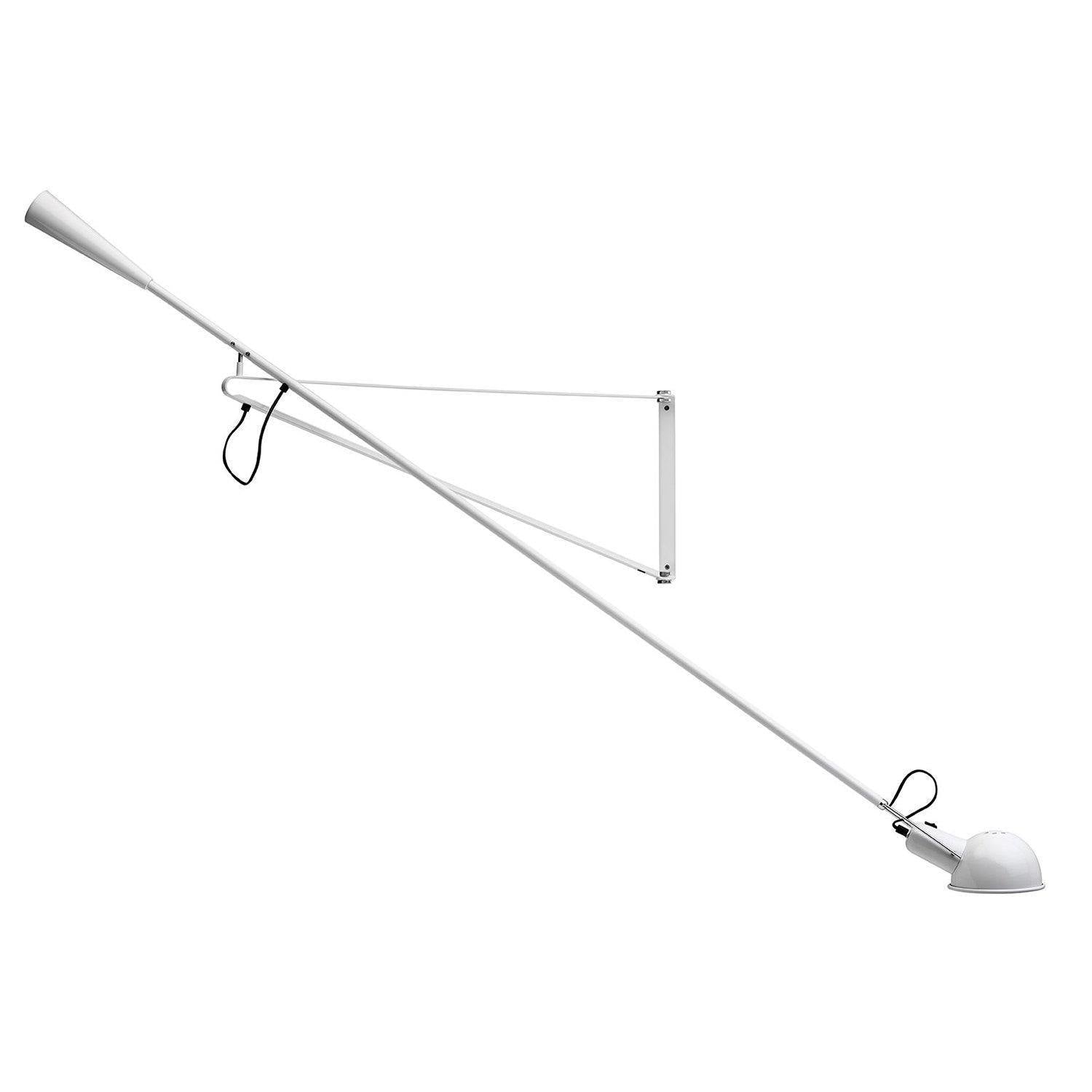 Minimalistisk justerbar vegglampe i svart. Ren industridesign, gir stilfull og funksjonell belysning.
