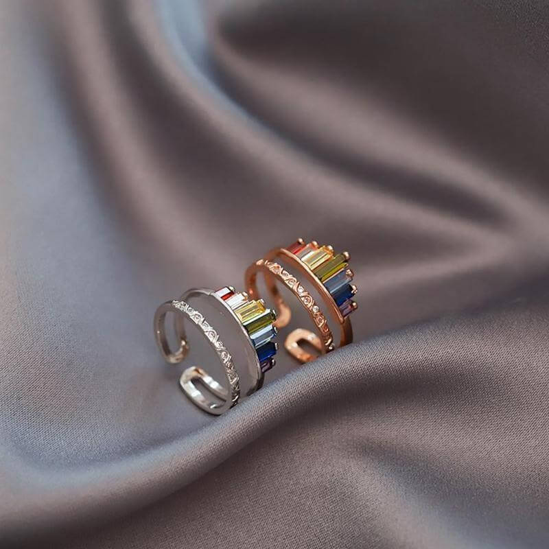 Smykker: Justerbar rosegull kronering med regnbue cubic zirconia, stilig ring.