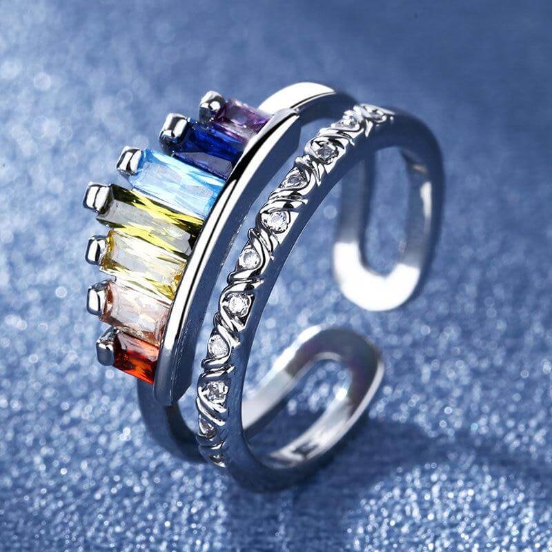 Elegant justerbar ring med regnbue cubic zirconia, kronedesign i rosegull, unike smykker.