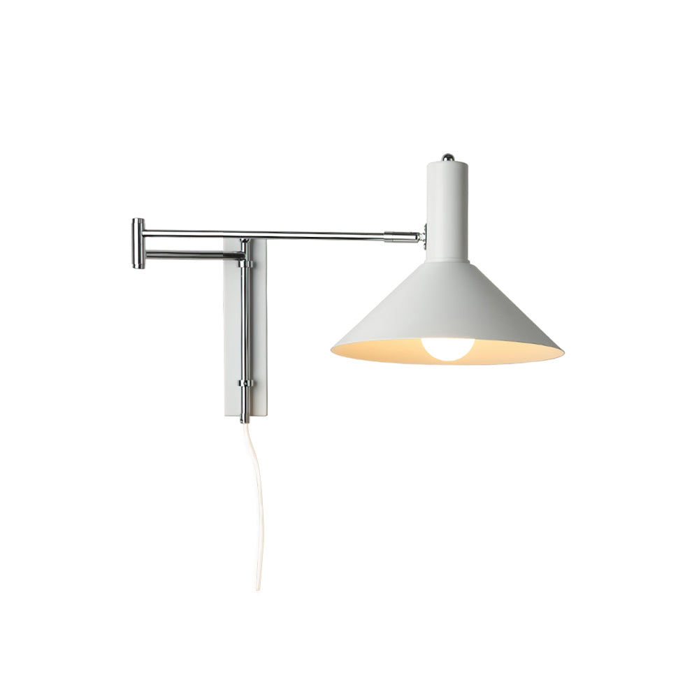 Allsidig justerbar vegglampe for moderne hjem. Minimalistisk design som passer stue og soverom.