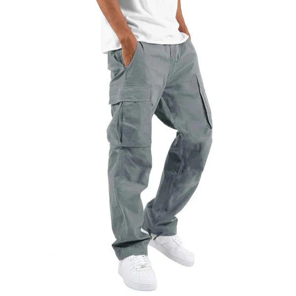 "Khaki cargo-bukse for menn med sidelommer, fleksibelt stretchstoff og moderne design for komfort hele dagen."