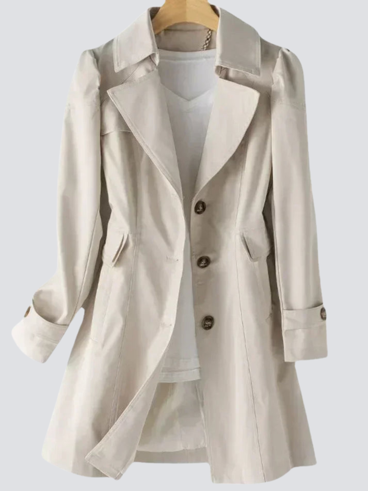 Kvinners trenchcoat: En tidløs og allsidig jakke som passer til både kontor og fritid.