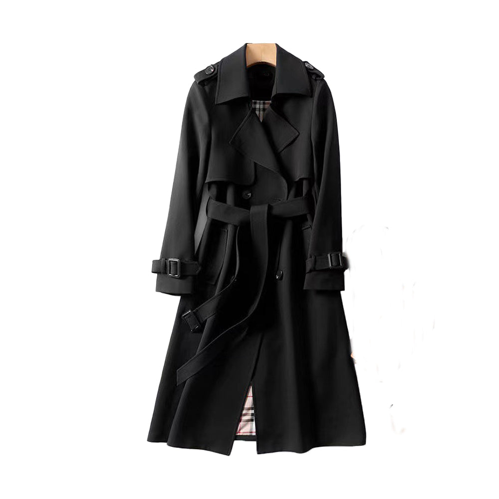 Detaljert bilde av en beige dobbelspent trenchcoat, viser knapper, belte og krage, elegant yttertøy.