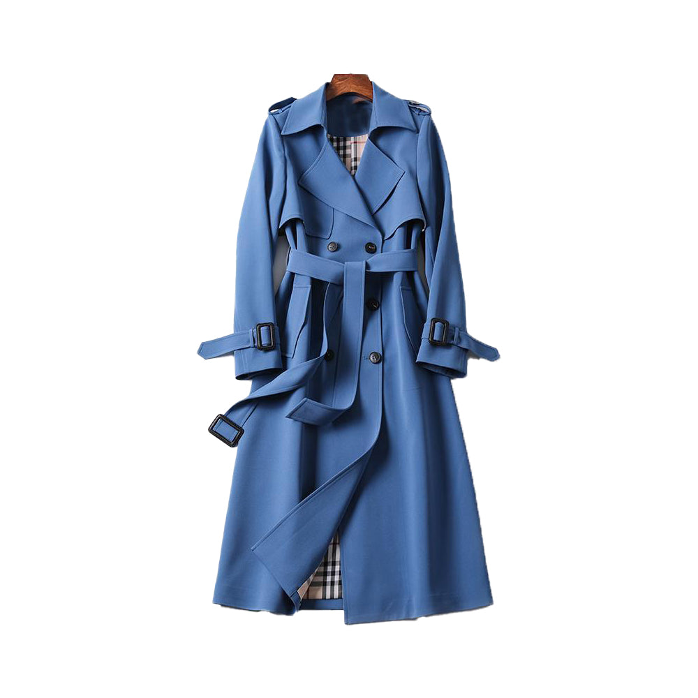 Nærbilde av stoff og knapper på en klassisk trenchcoat for kvinner, tidløs og elegant design.