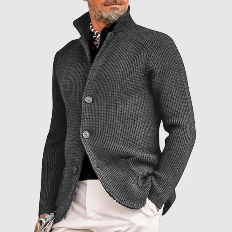 Elegant herrecardigan, perfekt vintergenser, med ribbestrikket kant og knappelukking