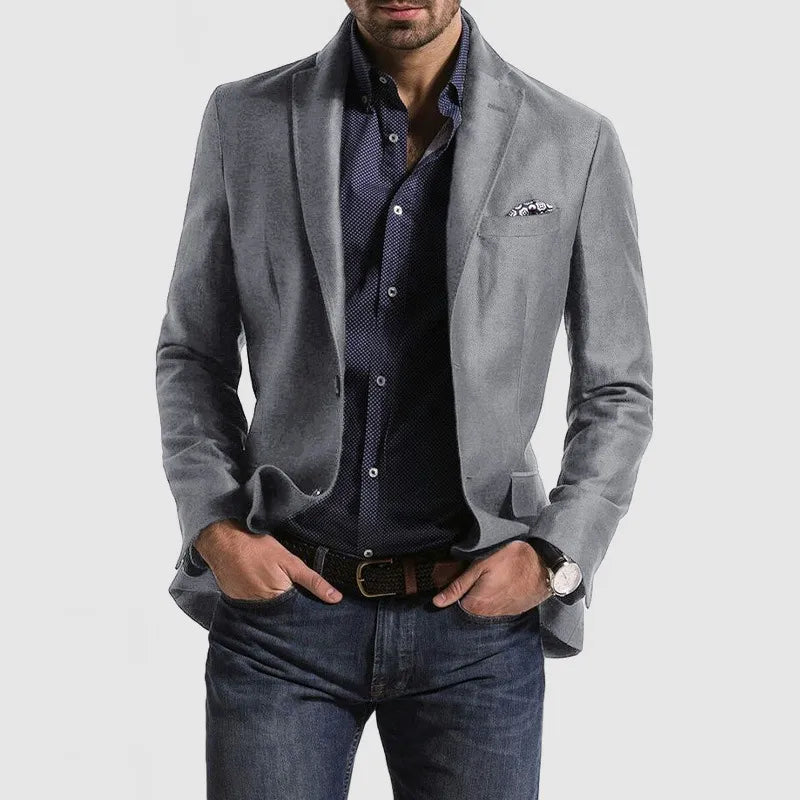 Komfortabel og elegant herreblazer i tidløs design, perfekt for både formelle og uformelle settinger.