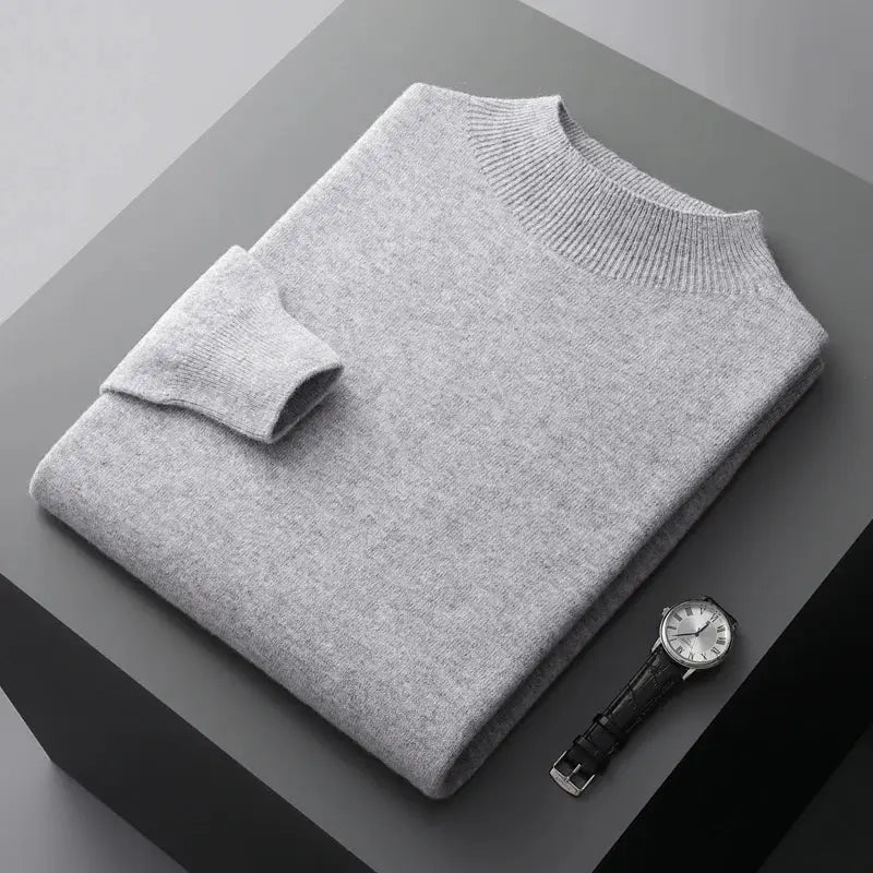 Stilren herretrøye med rund hals, essensiell og komfortabel for en casual look.