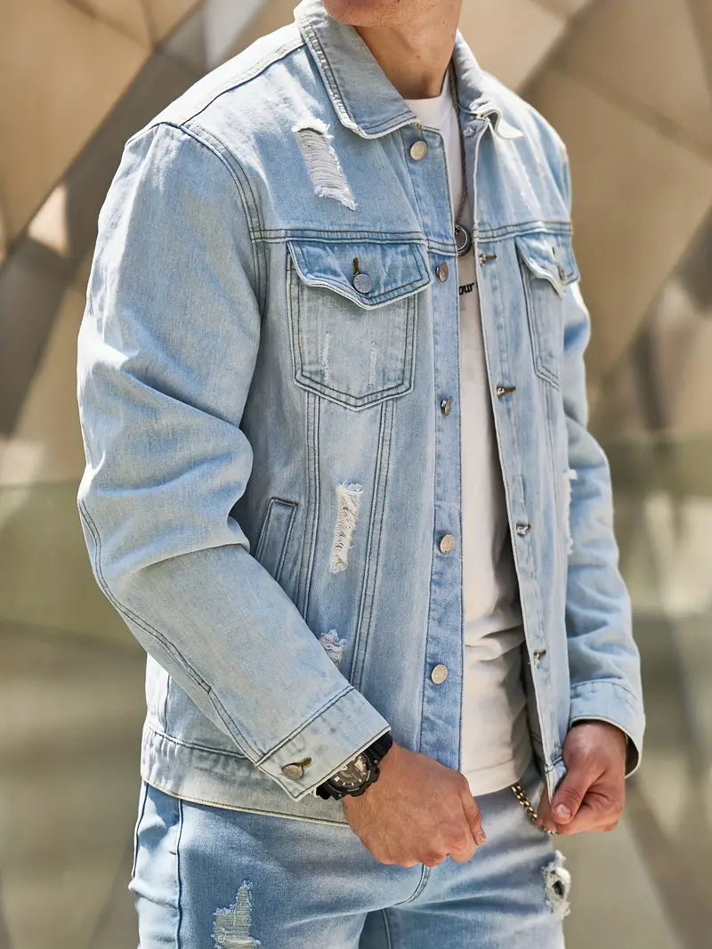 Stilig overgangsjakke for menn i blått, med detaljerte knapper og en casual look. Essensiell herremote.