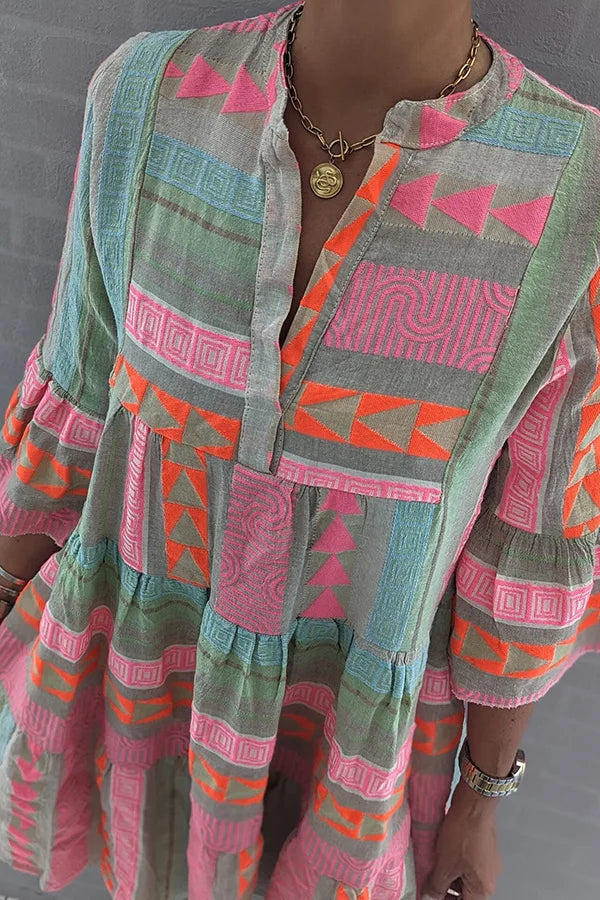 Tidløs rosa vintagekjole for kvinner. En elegant og moteriktig festkjole som passer til sommer og hverdag.