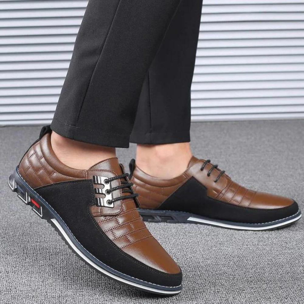 "Klassiske herresko i brunt skinn med solid såle og elegant design, perfekt for formelle og uformelle anledninger."