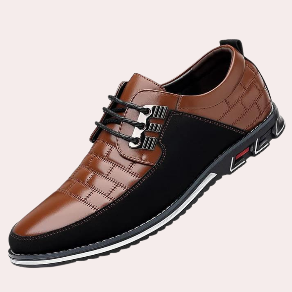 "Klassiske herresko i brunt skinn med solid såle og elegant design, perfekt for formelle og uformelle anledninger."