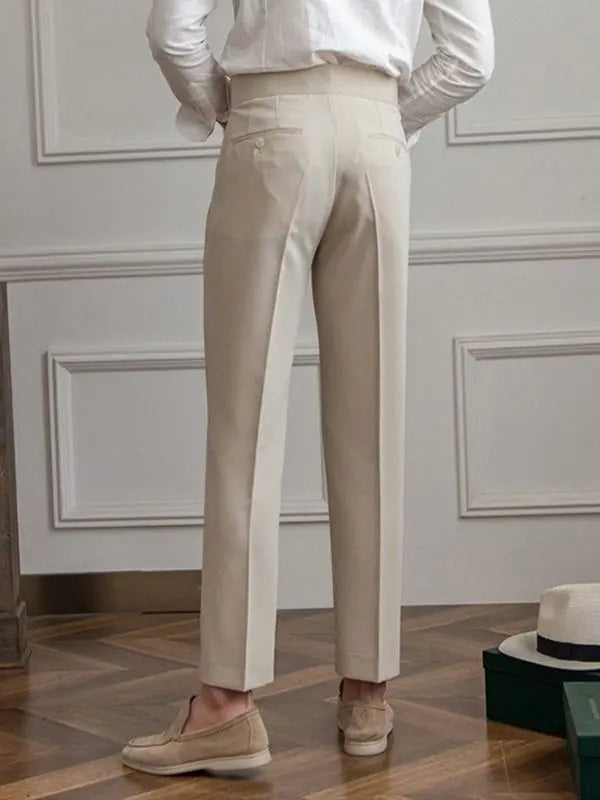 Tidløse, elegante skreddersydde herrebukser, designet for en stilren og komfortabel passform.