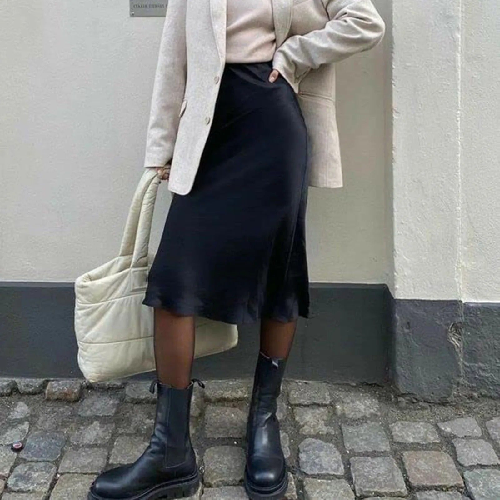 Glatt A-linje skjørt, knelangt for damer, høy midje, perfekt for et stilfullt og elegant antrekk til fest.