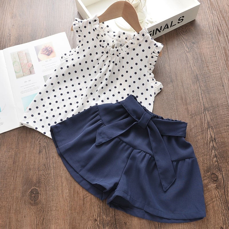 Fritidssett barn, et komplett sett med casual skjorte og shorts for varme dager utendørs