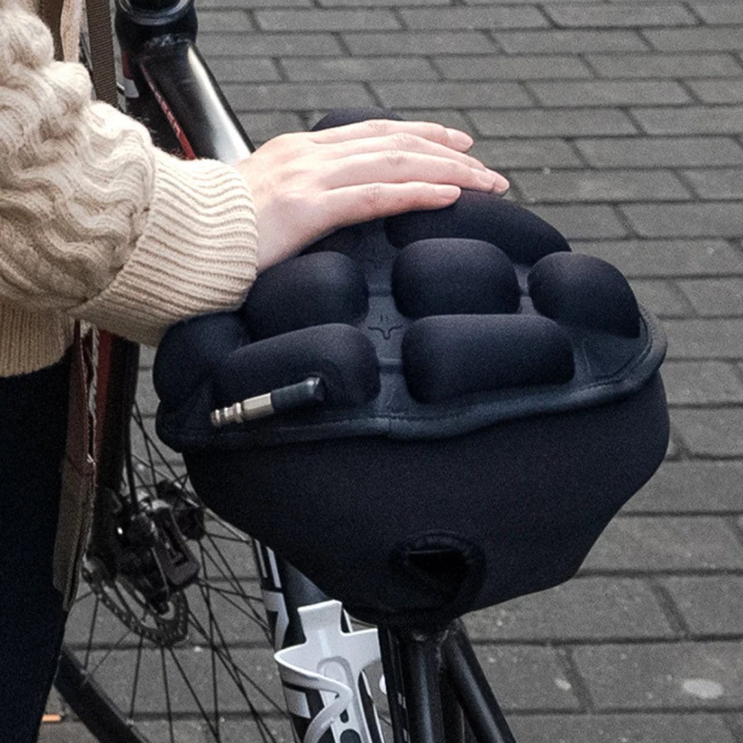 Ergonomisk sykkelsete med anti-skli overflate og slitesterkt materiale. Optimalt sykkeltilbehør.