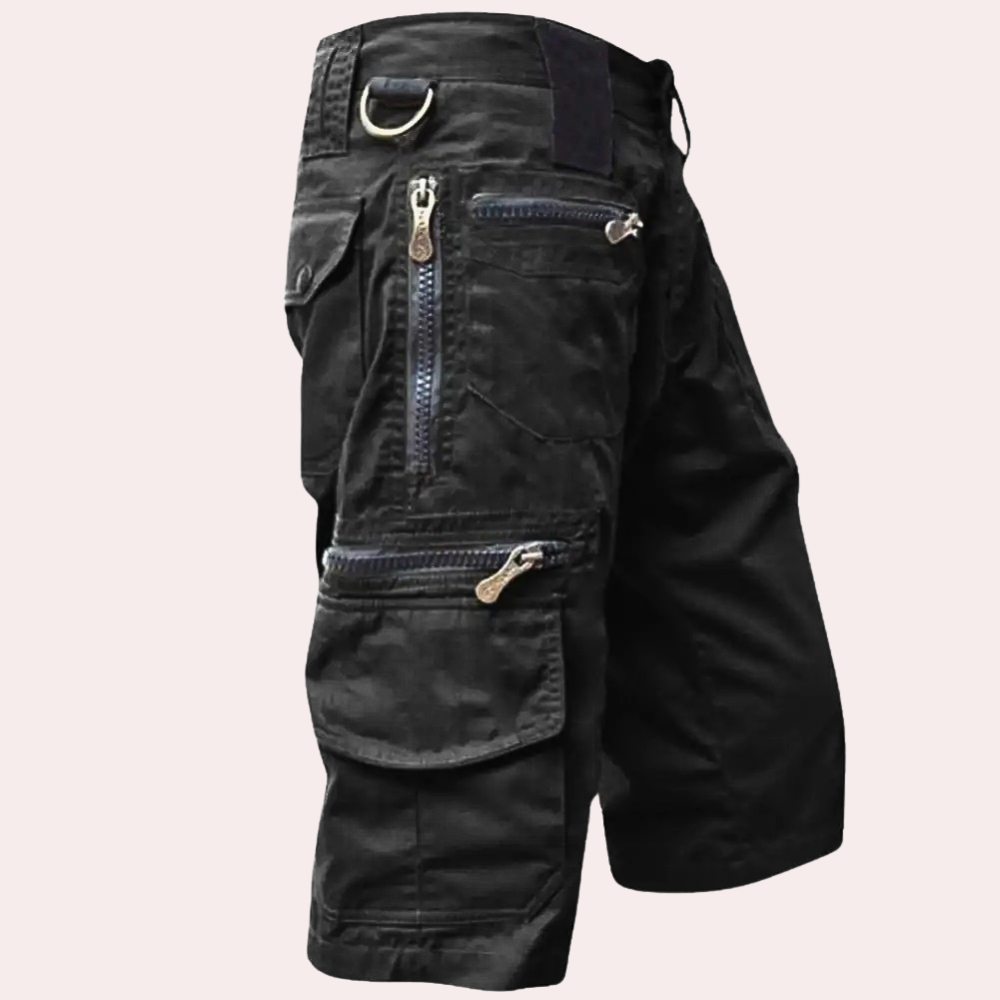 "Komfortable cargo shorts for menn i lettvektsmateriale med flere lommer, perfekt for sommeraktiviteter."