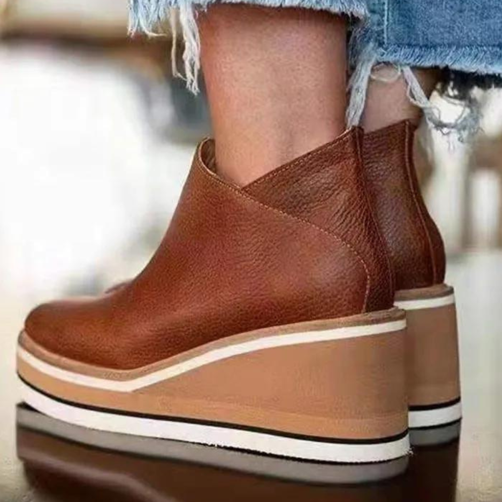 "Komfortable Chelsea boots i brunt syntetisk lær, pustende, marineblå, khaki, svart, stilfulle og elegante."