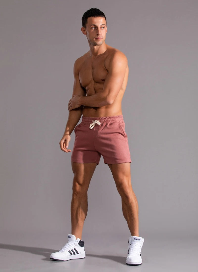 Sidevisning av casual shorts for menn. Funksjonell design, komfortable og stilige til hverdagsbruk.