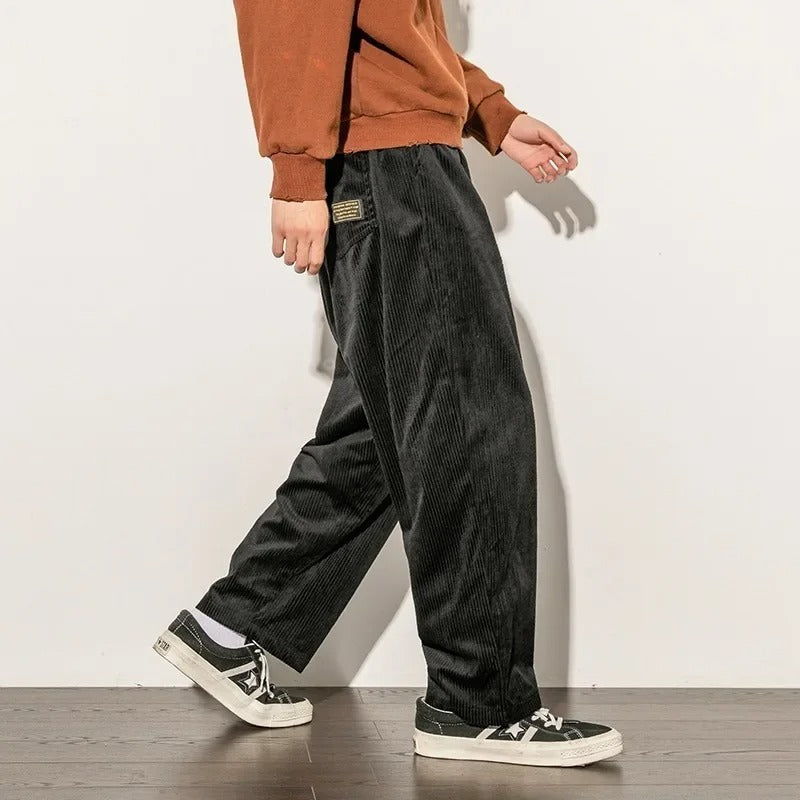 Stilige joggebukser for herre. Komfortabel fritidsbukse for en avslappet og moderne look.