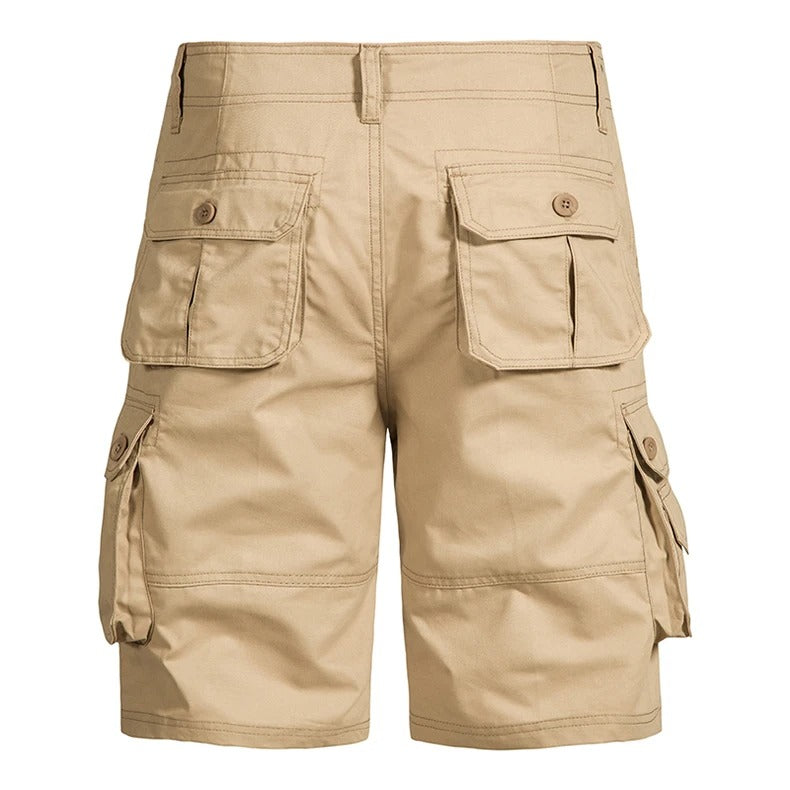 Grønne utendørsshorts for herre, lette og komfortable for eventyr og fritid.