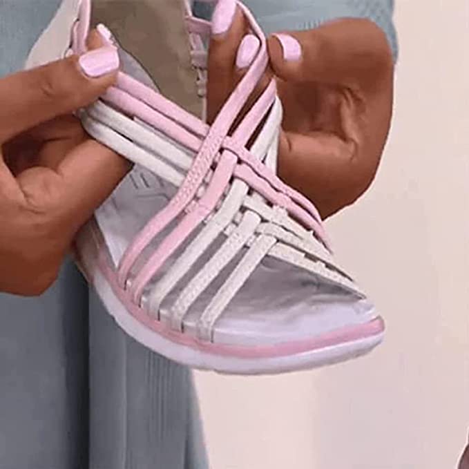 Sideprofil av retro damesandaler, fremhever kilehælen og det sporty, komfortable designet.