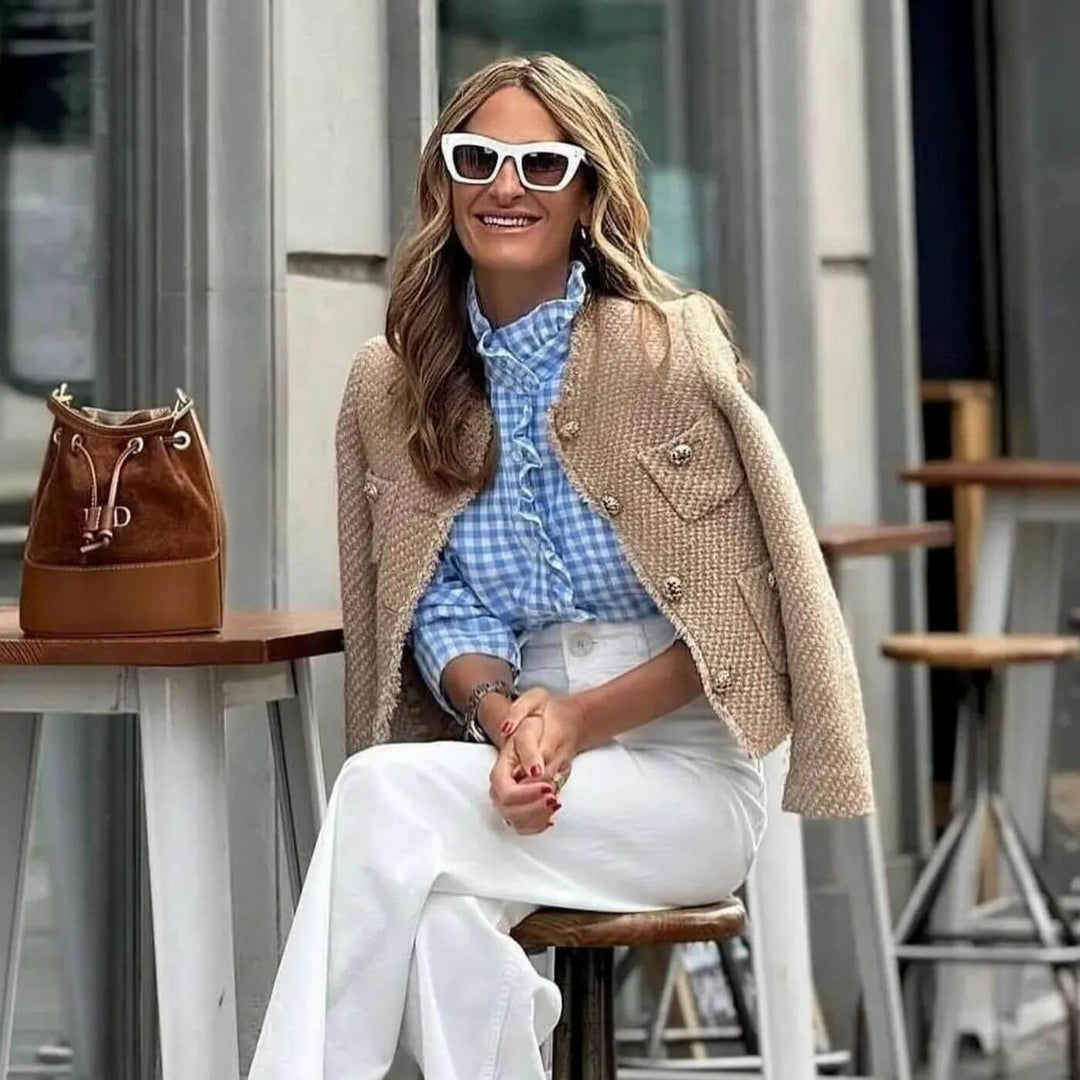 "Kort, elegant tweedjakke for vår, med klassisk struktur og moderne stil, ideell for lag-på-lag-antrekk"