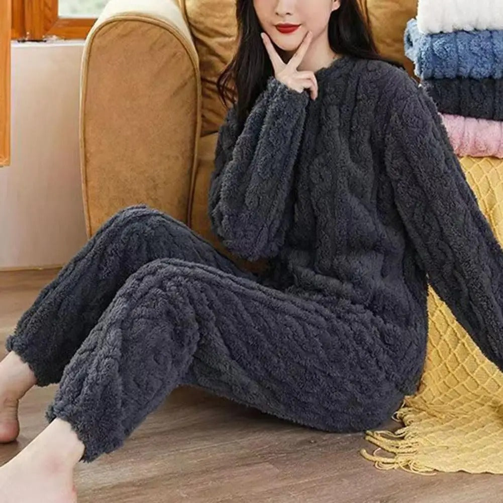 Fløyelsmykt pysjamas-sett for kvinner med lange ermer og bukser, perfekt som loungewear