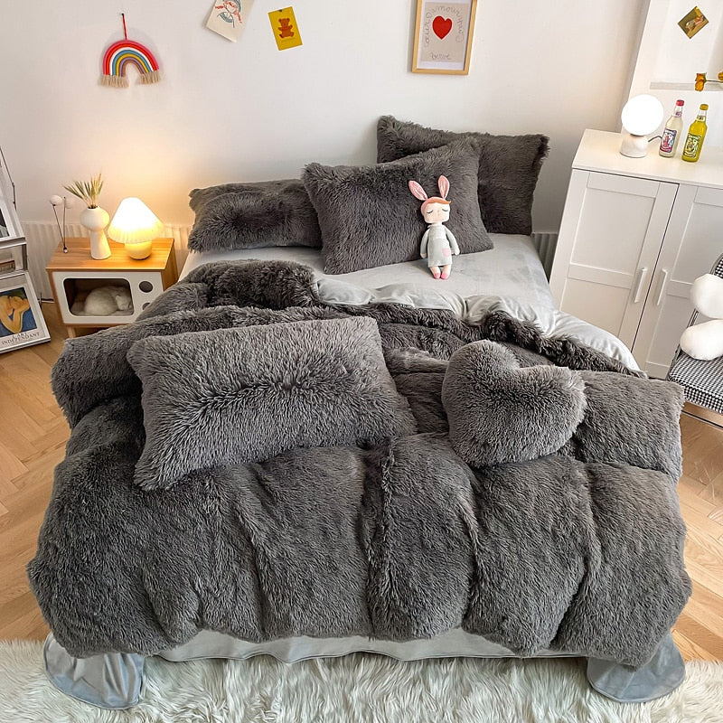 Beige shaggy dynetrekk med krøllete tekstur, moderne sengetøy for hjemmet ditt