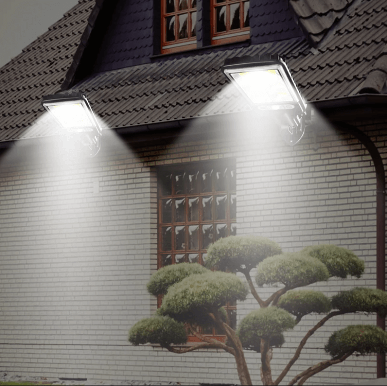 Detaljert bilde av vanntett solflomlys med justerbar bevegelsessensor og holdbart LED-panel.