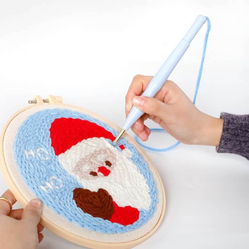 Sett med ulike størrelser punch nåler for variert broderi og detaljert tekstilkunst.