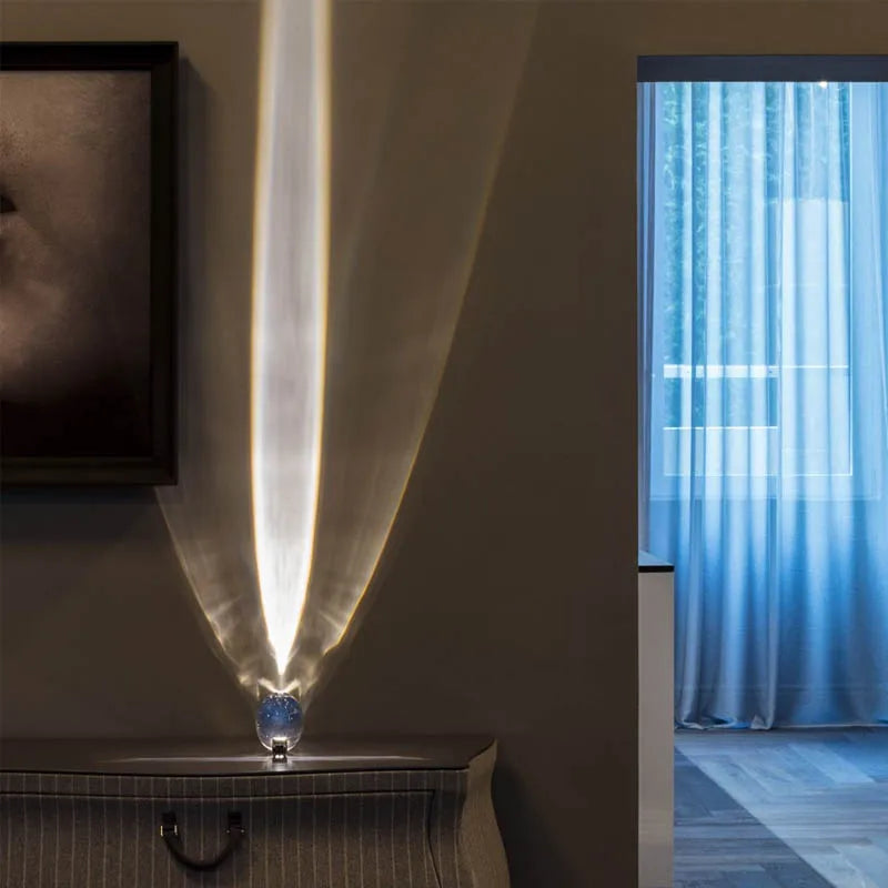 Atmosfærisk LED nattlampe som projiserer stjerner og skaper magisk stemning i interiøret.