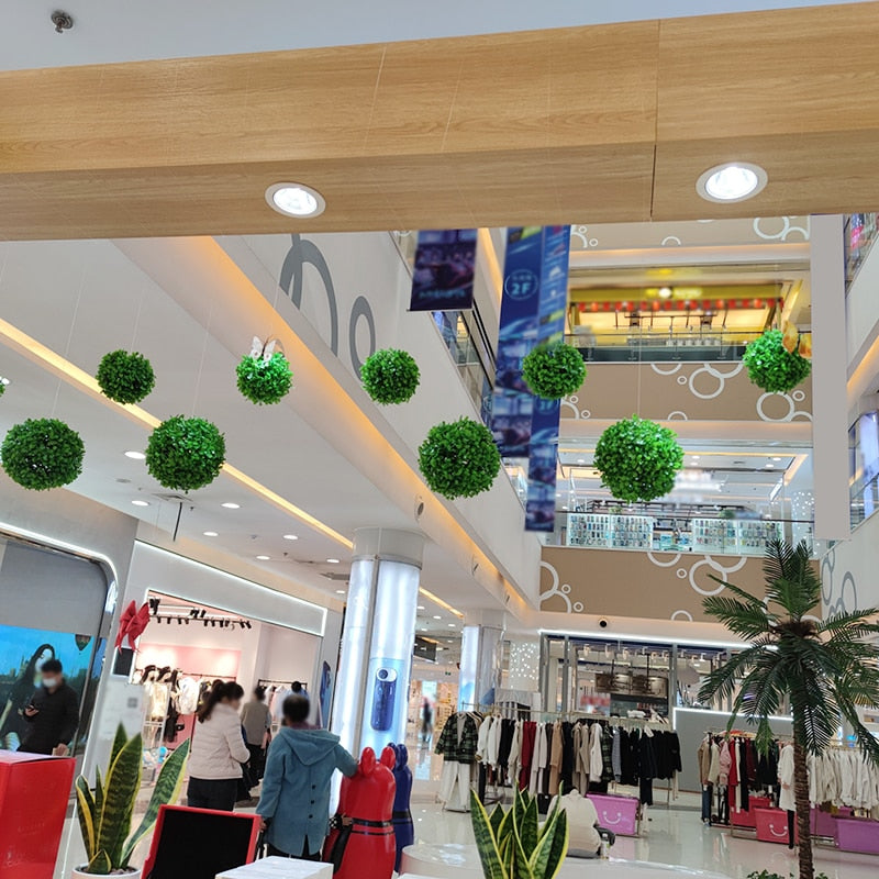 Enkeltstående kunstig toppiær ball i krukke for stilren innendørsdekorasjon