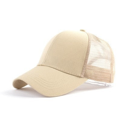 Lys grønn baseballcaps med hestehaleåpning, justerbar for perfekt passform.
