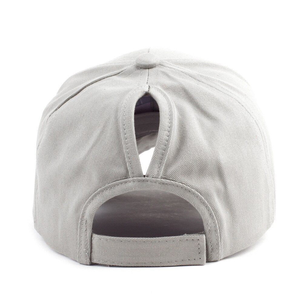 Justerbar lysrosa baseballcaps for kvinner, designet for rotete hårtopp og komfort.